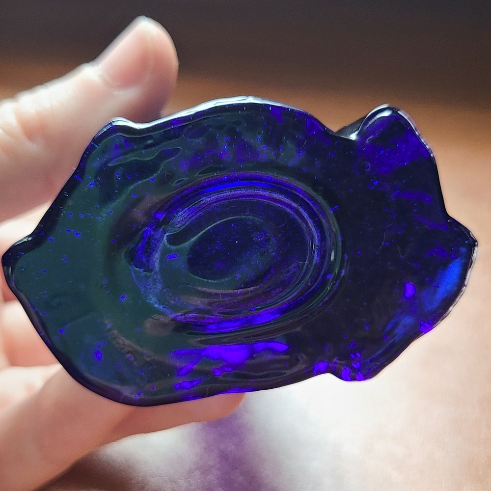 Cobalt blue glass Mary statue - Picture 3 of 4